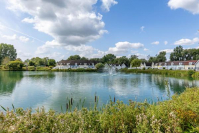 Rose Lake View, 3 Bed Luxury Lake House, Cotswolds Water Park , South Cerney, Cirencester